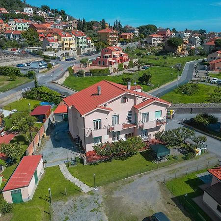 Casa Vacanze Ferrando Пьетра-Лигуре Экстерьер фото