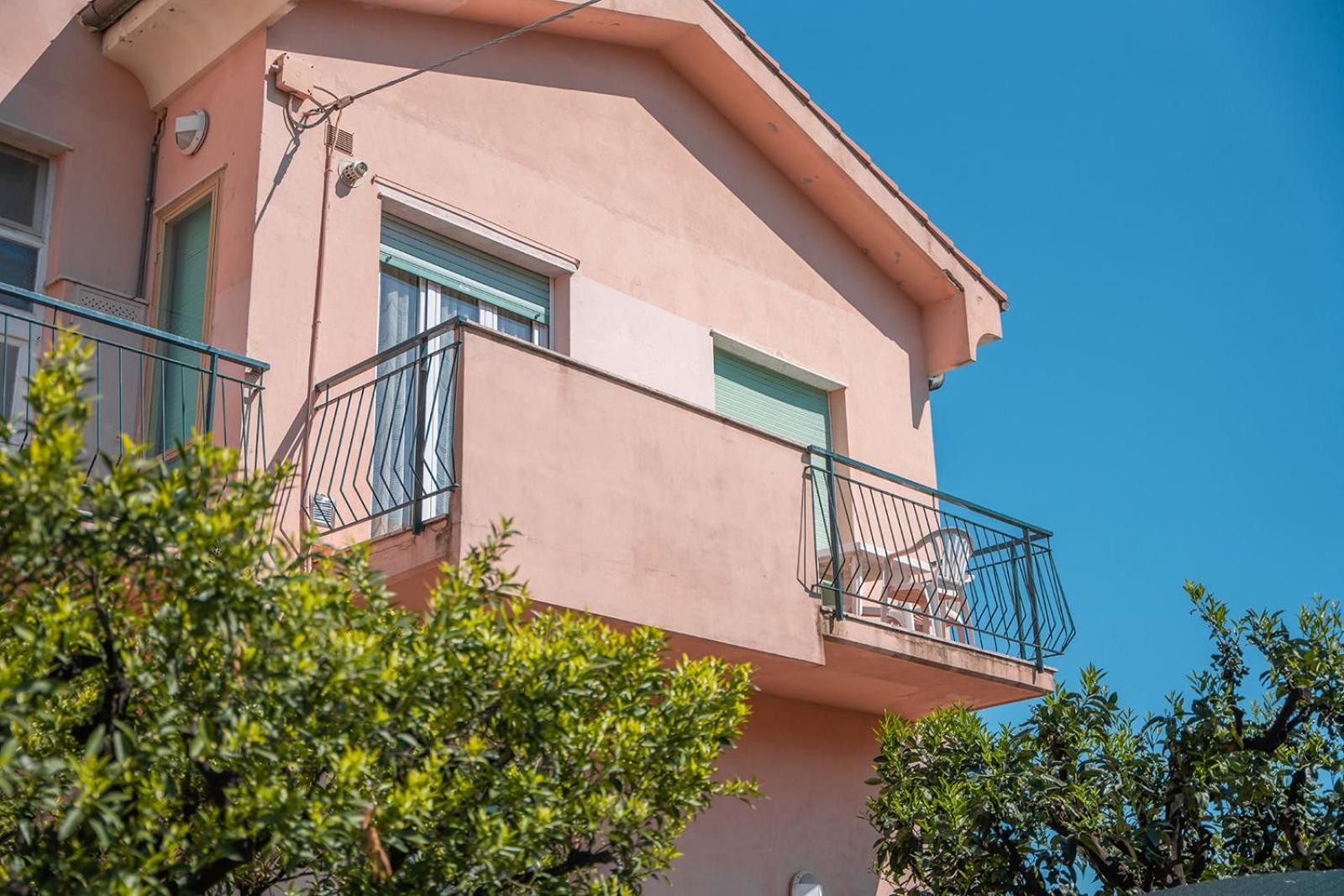 Casa Vacanze Ferrando Пьетра-Лигуре Экстерьер фото