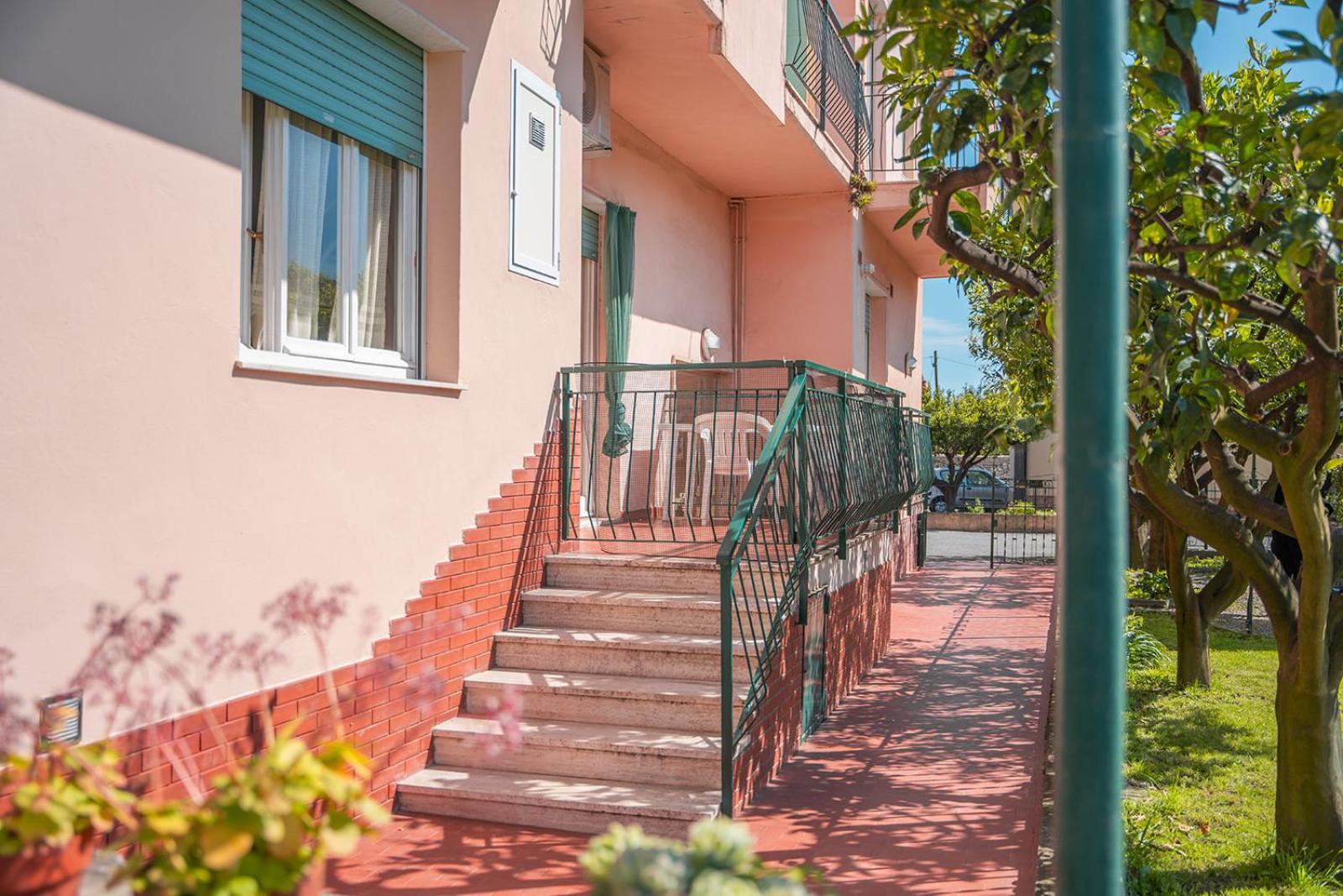 Casa Vacanze Ferrando Пьетра-Лигуре Экстерьер фото