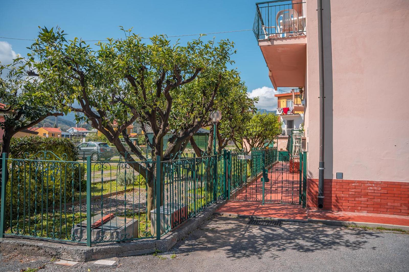Casa Vacanze Ferrando Пьетра-Лигуре Экстерьер фото