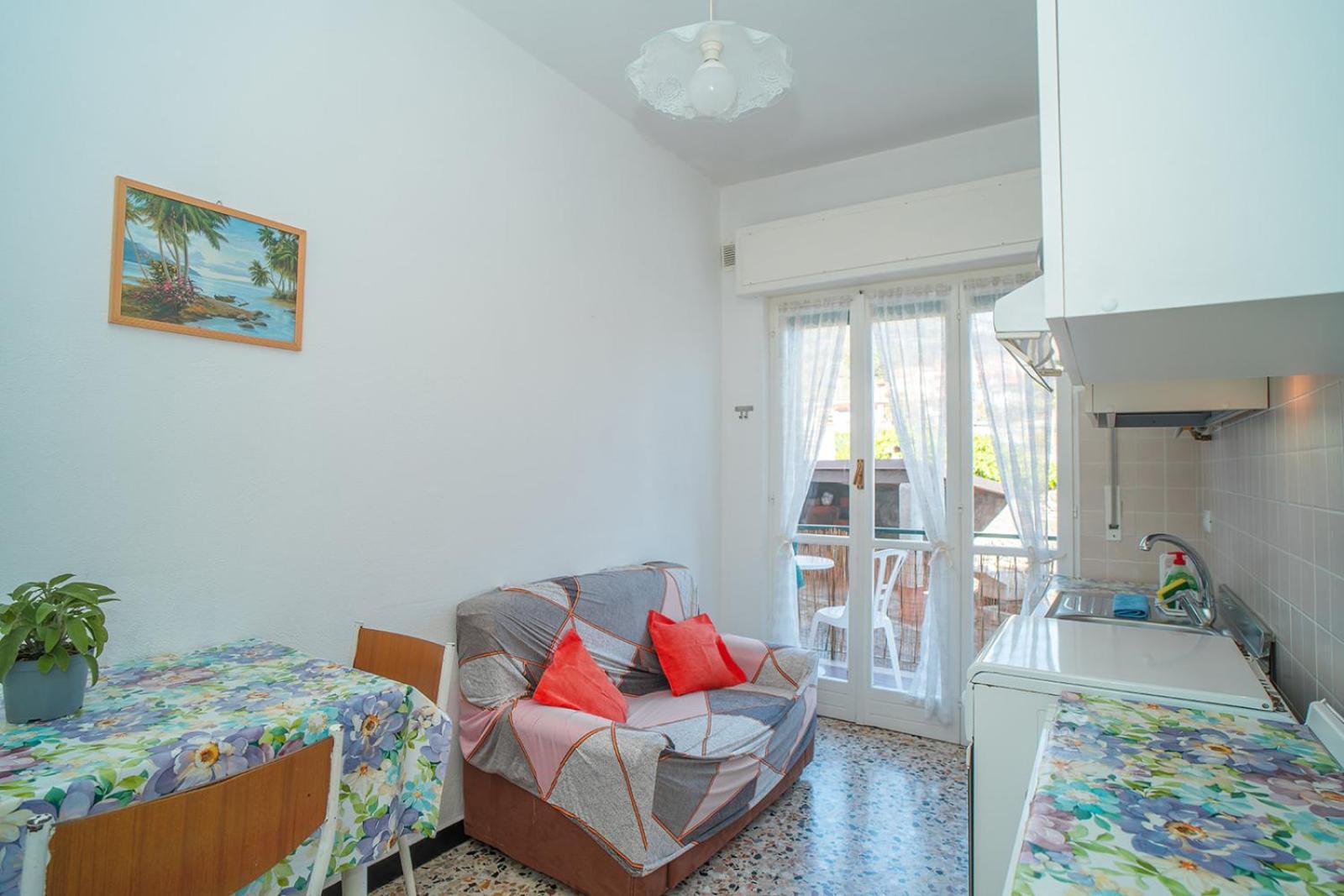 Casa Vacanze Ferrando Пьетра-Лигуре Экстерьер фото